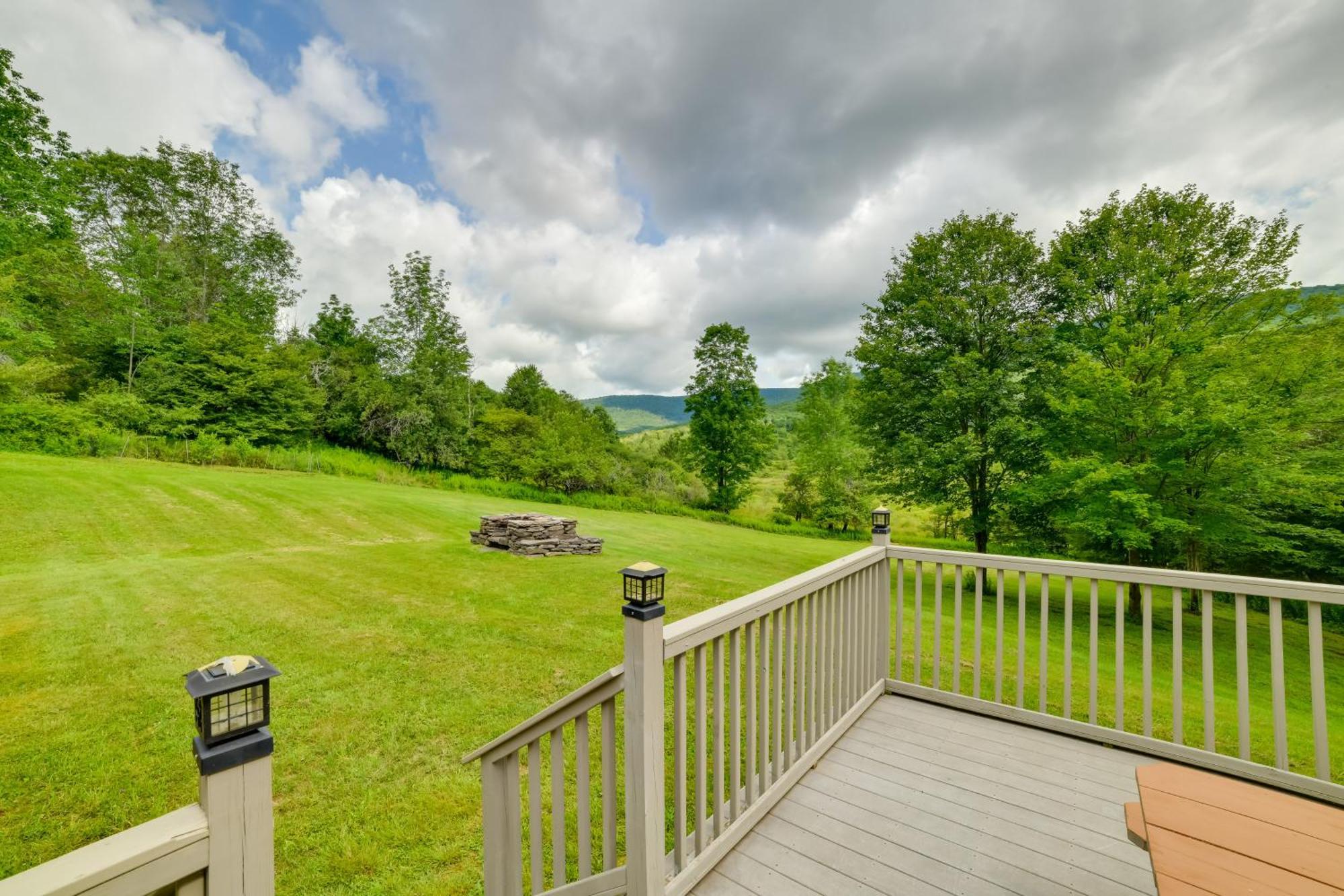 Quiet Catskills Getaway With Deck And Mtn Views New Kingston Buitenkant foto